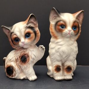 VTG, Pair Of  Calico Cat Figurines .